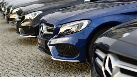 Tausende Autos betroffen Pkw Rückruf bei Mercedes