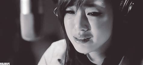 Kpop Idols Crying K Pop Amino