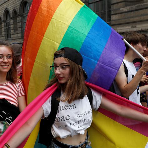 diaporama marche des fiertés les plus belles images des défilés