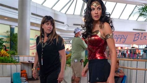 Wonder Woman 1984 Patty Jenkins Still Committed To Coming To Movie Theaters Den Of Geek