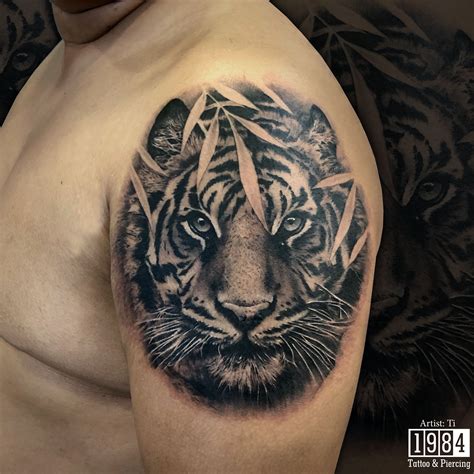 realistic tiger tattoo on shoulder tiger tattoo tiger head tattoo