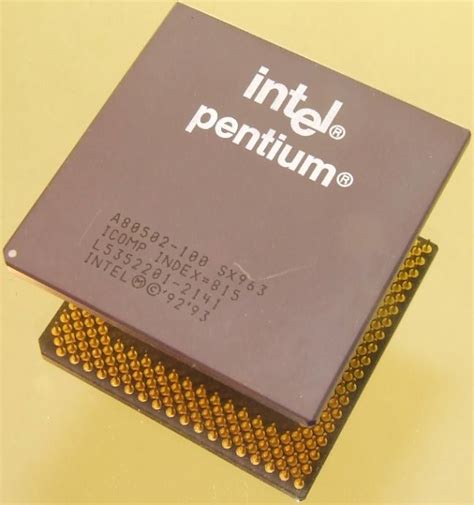 Retro Cpu Intel Pentium 100 Mhz Procesor Sa Hladnjakom Raritet
