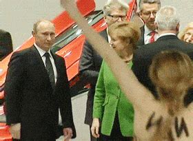 Putin camina hacia el infinito como yo camino hacia un futuro contigo bb #2036. Putin approved | Funny pictures tumblr, Funny gif, Funny ...
