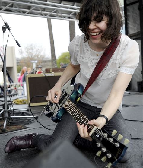 Carrie Brownstein Carrie Brownstein Carrie Bradshaw Guitar Player