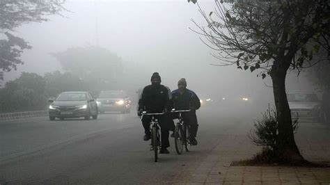 Weather Update Dense Fog Hits Flight Services Delays Delhi Bound