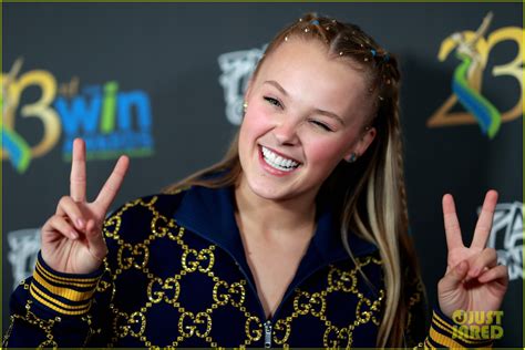 Jojo Siwa Wears Mac And Cheese Box Outfit For Womens Image Awards 2021