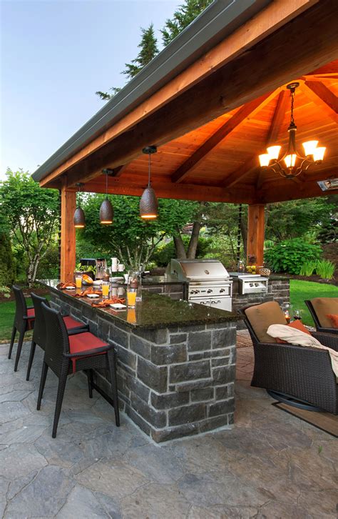 Outdoor Kitchen And Bar Landscaping