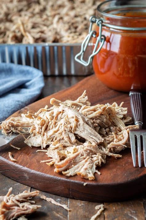 Apple cider vinegar is incredibly popular in the natural health community. This Easy Pulled Pork Recipe seasoned with a dry rub. #