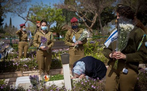 Israel Comes To A Standstill To Remember 23928 Fallen The Times Of