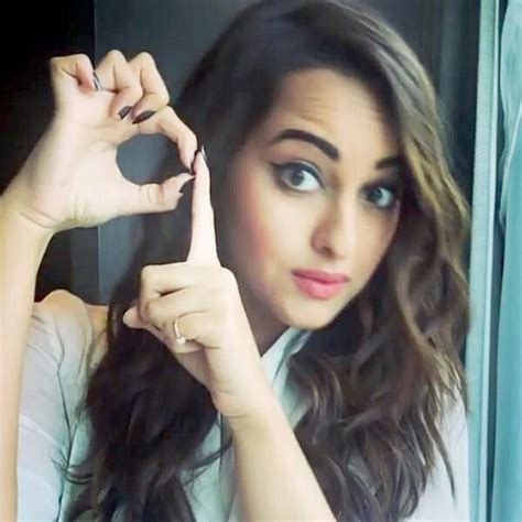 Sonakshi Sinha Latest Photo Collection ~ Facts N Frames Movies Music Health Tech