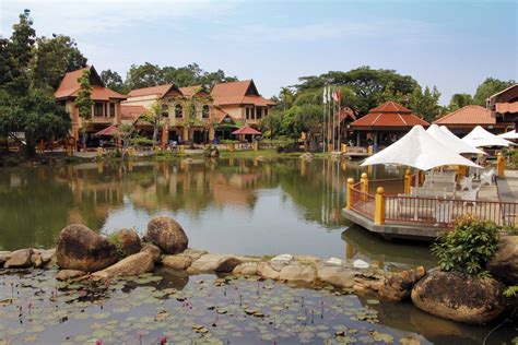 Ianya merangkumi 99 pulau yang terpisah daripada semenanjung malaysia di sepanjang selat melaka. Tempat Menarik Langkawi - 13 Tempat Menarik Parents Wajib ...