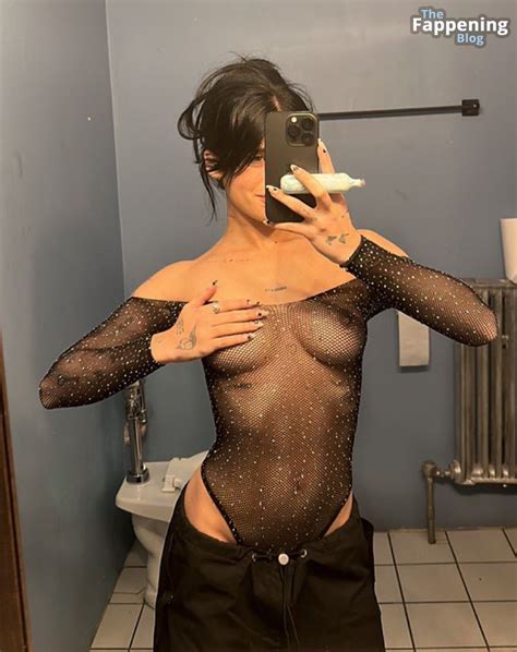 Nessa Barrett Leaked Flashes Her Nude Tits At Concerts