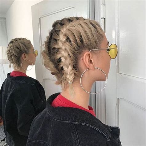 Right over, left over, adding hair from the root as you braid along your hair line. 30 BEST FRENCH BRAID SHORT HAIR IDEAS 2019 - crazyforus