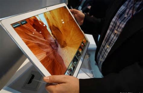 Panasonic Shows Worlds Largest Tablet • Graphicspeak