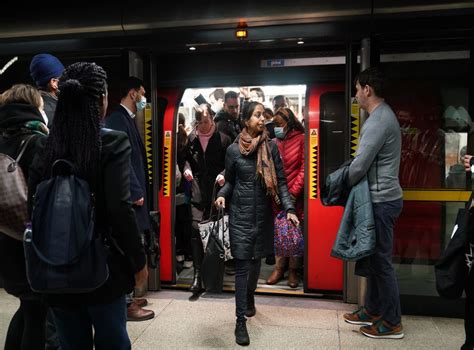 Londons Tube Network ‘riddled With Toxic Metallic Particles Small