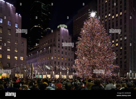 Christmas Tree At Rockefeller Center New York City Usa 28 Dec 2019