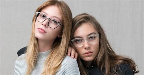 6 Tips Memilih Kacamata Sesuai Bentuk Wajah Mulai Dari Muka Oval
