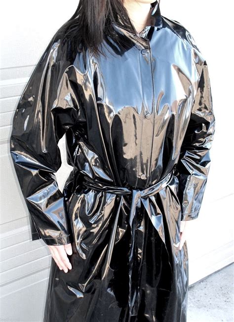 shiny black vinyl raincoat ファッション レインコート