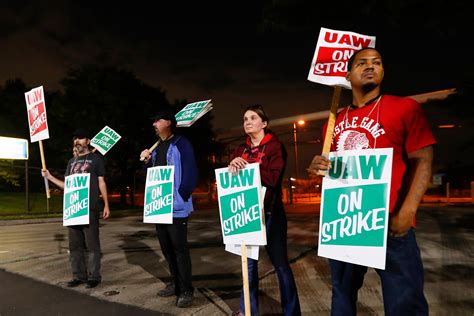On Strike Uaw Workers Walk Out On Gm Fox Business