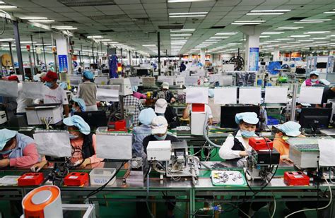 Foxconn Raises Growth Outlook Amid Strong Year End Holiday Sales