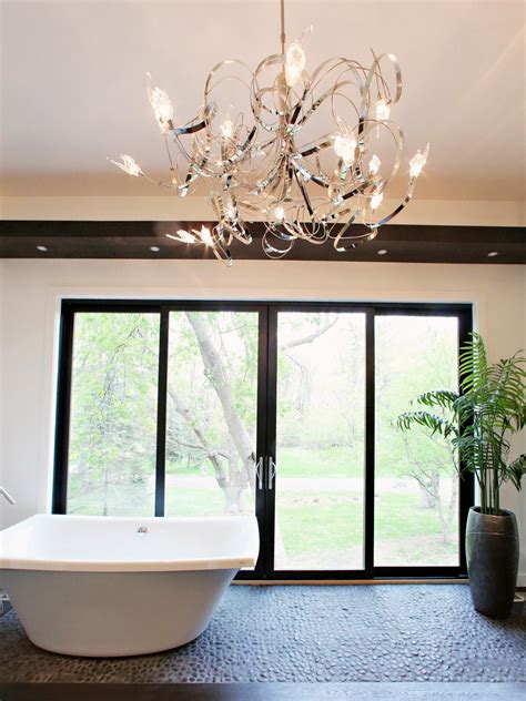 20 Luxurious Bathrooms With Elegant Chandelier Lighting