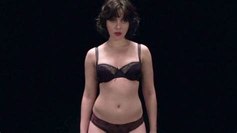El desnudo integral de Scarlett Johansson para su nueva película Cochinopop