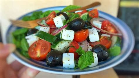 Easy Greek Salad Recipe Horiatiki Simple Tasty Good