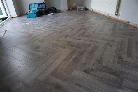 🔔 Vivant Herringbone 12mm Dark Grey Oak Laminate Flooring Parquet £19