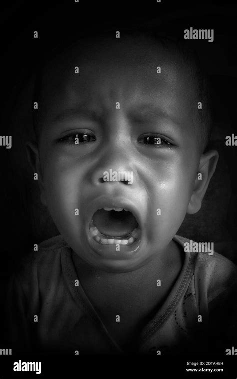 Indian Boy Crying Hi Res Stock Photography And Images Alamy