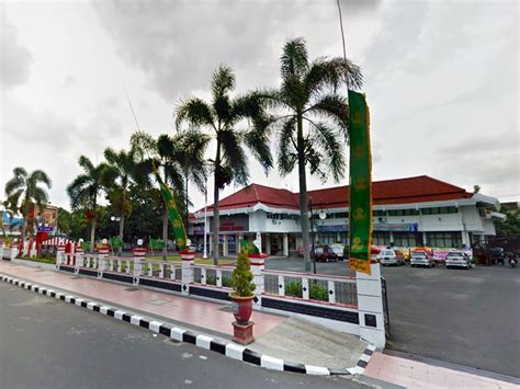 Kota ini terletak sekitar 167 km sebelah selatan kota blitar terkenal sebagai tempat dimakamkannya presiden pertama republik indonesia, sukarno. Pemerintah Kota Blitar - Indonesia