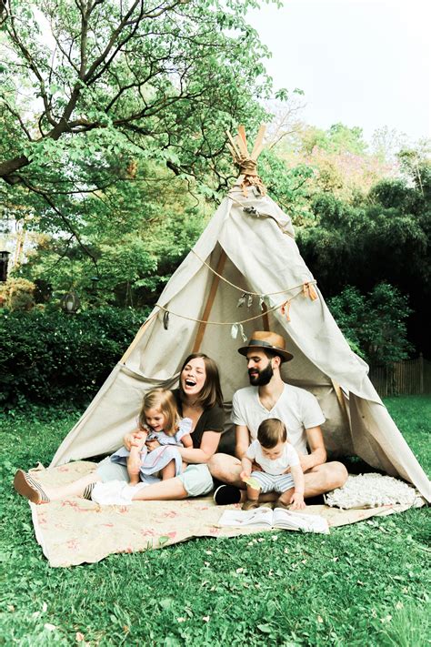 Outdoor family teepee and picnic photo shoot- spring photo shoot-family photo shoot by Hannah 