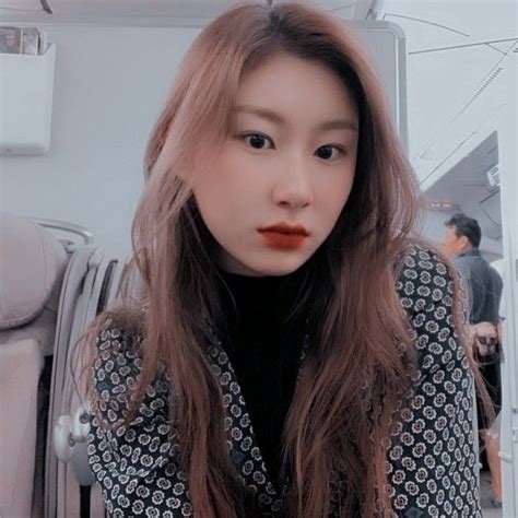 Try to search more transparent images related to instagram icons png |. Lee Chaeryeong (ITZY) aesthetic icons in 2020 | Instagram ...
