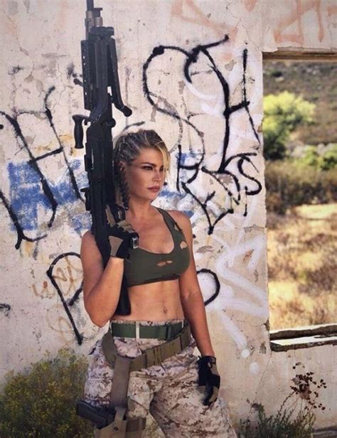 Worlds Sexiest Marine Shannon Ihrke Strips Off For Military Calendar