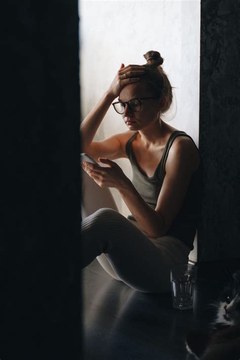 13 Signs He Doesn’t Miss You (GIRL-TALK IT'S TIME TO MOVE ON) - TheFab20s