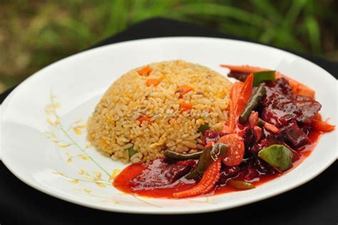 Nasi goreng beras merah ini memang asing terdengar, tapi dengan resep khusus kamu bisa menyulapnya jadi sajian menggugah selera. Resepi Nasi Goreng Daging Merah Ala Thai