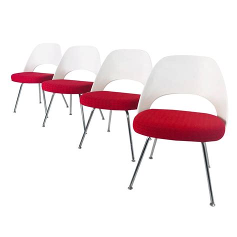 Set Of 4 Saarinen Side Chairs With Metal Legs Made In Usa By Knoll At