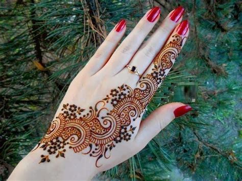 A beautiful design is divided into nine sessions beginning with god's. Beautiful But Simple Mehndi Design 2014 for Girls | News ...