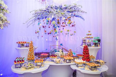 Árbol Con Dulces Y Flores Para Un Cumpleaños En Marbella