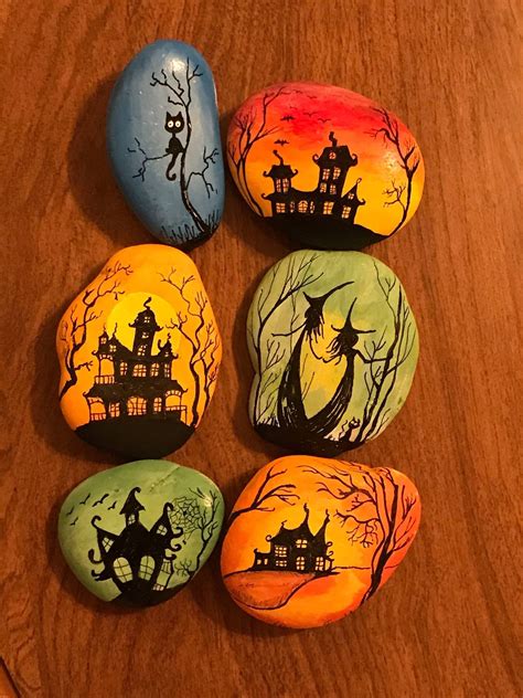 Pin By Fran Dewalt On Painted Rocks Halloween Painting Rock Crafts