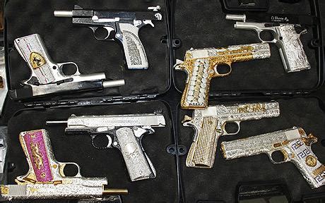 El chapo, i̇spanyolcadaki anlamı bücür. Mexican police find two dozen diamond-studded guns