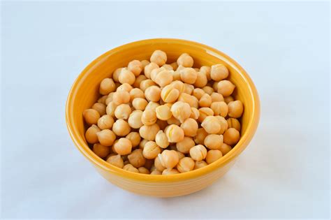 How To Easily Remove The Peels From Canned Chickpeas