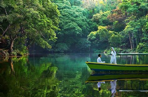 Objek wisata talaga herang majalengka sangat cocok untuk dikunjungi karena panorama yang indah dan kondisi airnya yang sangat bersih. 15 Tempat Wisata di Jawa Barat yang Wajib Dikunjungi