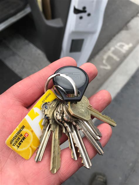 Lost Keys Found Corner Of 2 St And 17 Ave Sw Across From X929 Taking