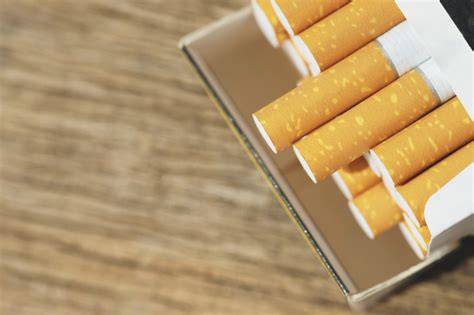 Acheter Des Cigarettes Sur Le Marché Noir Est Passible De 135 € D’amende