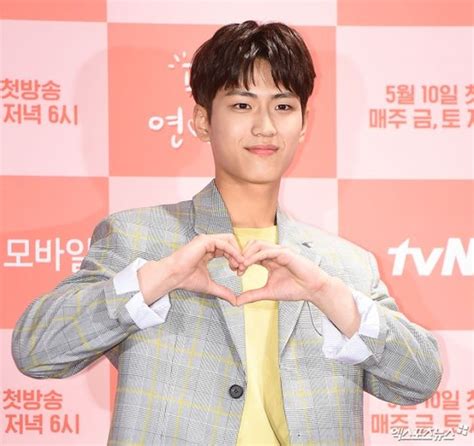 Save me was a drama webtoon original written by big hit ent. Kenalan dengan 3 Aktor Rookie yang Main di Web Drama ...