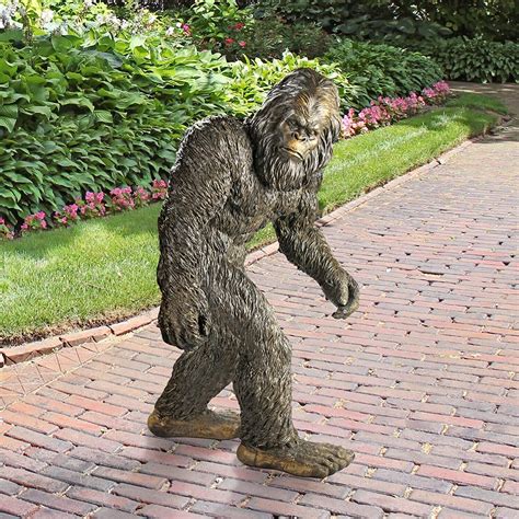 Yeti Bigfoot Garden Statue Sculpture Sasquatch Resin Brown Décor