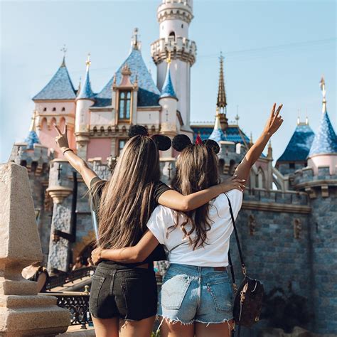 Disneyland ♥︎ Disneyland Girlfriends Landmarks