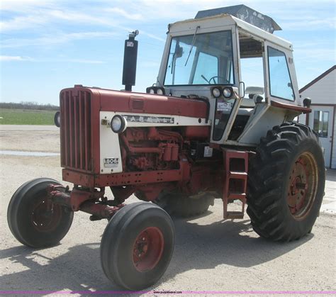 International Farmall 806 Tractor In Halstead Ks Item J2835 Sold