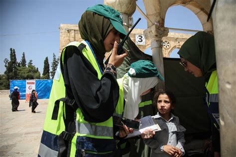 Volunteer Women Guard Al Aqsa Mosque During Ramadan Middle East Monitor