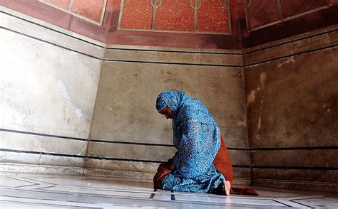Why Muslim Women Should Reclaim Their Much Needed Sacred Space In Male